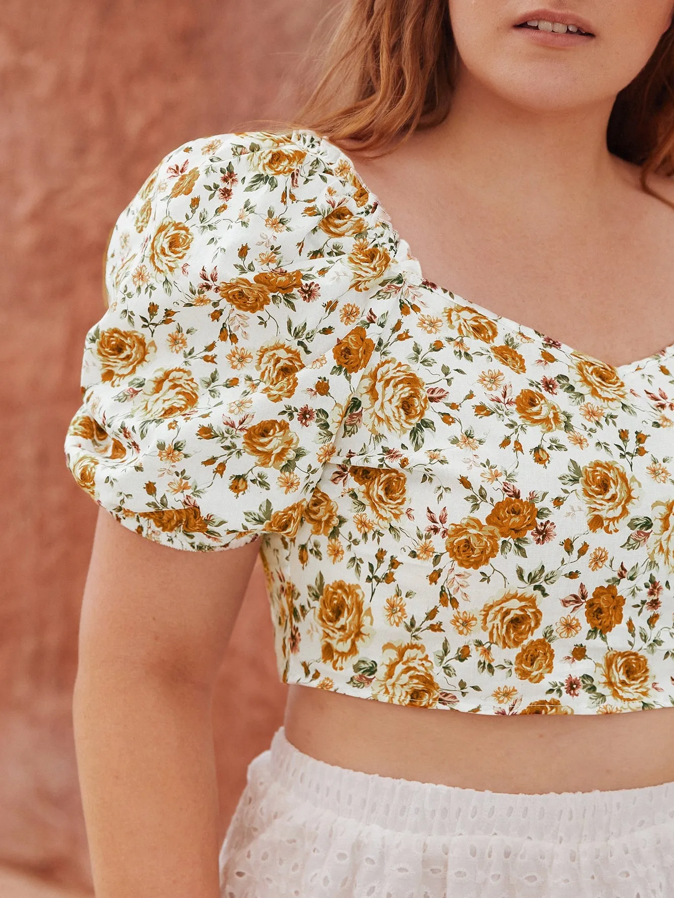 Floral Shirred Short Sleeve Sweetheart Crop Plus Size Blouse